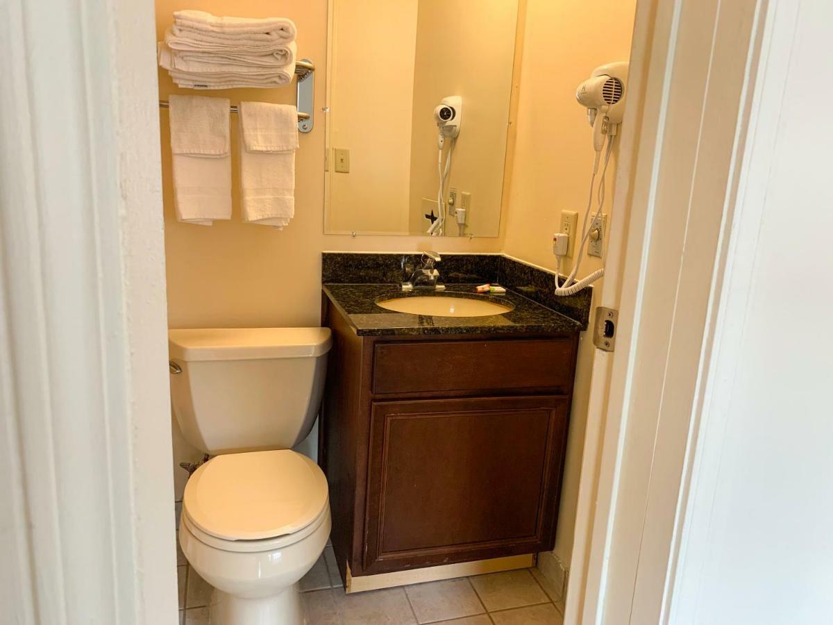 Sandusky Inn Hotel 2*